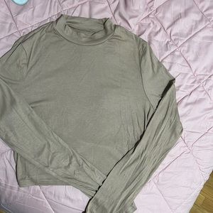 Long Sleeve Cropped Basic